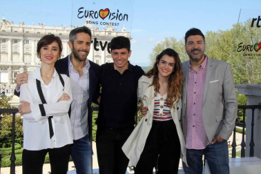 Será el día 3 de mayo cuando todos pongan rumbo a la capital lusa, como parte de una numerosa delegación de la que también formarán parte su excompañera y amiga Aitana, sus exprofesores Javier Calvo y Javier Ambrossi y la presentadora Anne Igartiburu, que presentará desde allí algunos especiales del programa "Corazón".