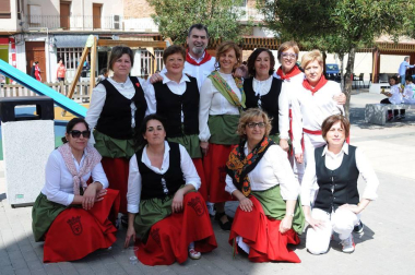 San Adrián celebró el fin de semana del 21 y 22 de abril el Día Internacional de la Danza. El sábado fue el turno de los bailes populares, que se celebraron en la plaza Fuctuoso Muerza. El evento fue organizado por el grupo de dantzaris local, que invitó al evento a otros de localidades vecinas como Andosilla, Cárcar y Lerín.