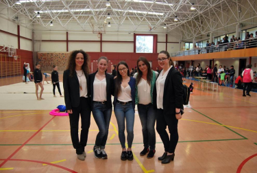El pasado fin de semana, la Federación Navarra de Gimnasia organizó un encuentro interpueblos de Gimnasia Rítmica con el fin de promocionar este deporte en la zona de la Ribera Alta de Navarra. En la jornada sabatina (cuyas fotos podéis ver), el Pabellón Municipal de Villafranca acogió a 154 gimnastas pertenecientes a la propia Villafranca, Rada, Marcilla y Peralta; y ya el domingo la actividad se trasladó a Funes donde se reunieron 168 deportistas de la localidad anfitriona, Falces, Caparroso y Milagro.