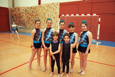 El pasado fin de semana, la Federación Navarra de Gimnasia organizó un encuentro interpueblos de Gimnasia Rítmica con el fin de promocionar este deporte en la zona de la Ribera Alta de Navarra. En la jornada sabatina (cuyas fotos podéis ver), el Pabellón Municipal de Villafranca acogió a 154 gimnastas pertenecientes a la propia Villafranca, Rada, Marcilla y Peralta; y ya el domingo la actividad se trasladó a Funes donde se reunieron 168 deportistas de la localidad anfitriona, Falces, Caparroso y Milagro.