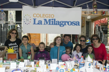 La mañana del 21 de abril, Lodosa acogió una Feria de Sostenibilidad Ambiental con exposiciones, talleres y charlas que se desarrollaron en el Paseo. La feria, que estuvo organizada por Ibaialde Ikastola, contó con la colaboración del Ayuntamiento de Lodosa, el Consorcio turístico de Tierra Estella, Teder y la Mancomunidad de Montejurra.