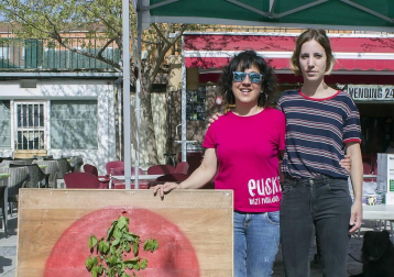 La mañana del 21 de abril, Lodosa acogió una Feria de Sostenibilidad Ambiental con exposiciones, talleres y charlas que se desarrollaron en el Paseo. La feria, que estuvo organizada por Ibaialde Ikastola, contó con la colaboración del Ayuntamiento de Lodosa, el Consorcio turístico de Tierra Estella, Teder y la Mancomunidad de Montejurra.