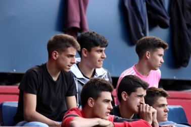 ¿Estuviste en el estadio durante el partido? Trata de encontrarte en la grada.