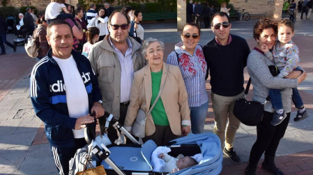 El viernes 20 de abril, a las siete y media de la tarde, los tudelanos disfrutaron del inicio de las Fiestas de la Verdura de 2018. La celebración comenzó con el disparo realizado junto a la carpa de la Orden del Volatín, en el paseo del Queiles. Tras el cohete, se abrió la primera degustación de estas jornadas gastronómicas en la misma carpa.