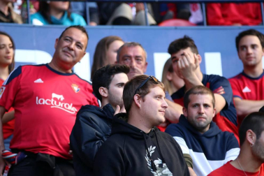 ¿Estuviste en el estadio durante el partido? Trata de encontrarte en la grada.
