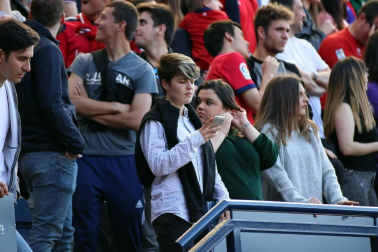 ¿Estuviste en el estadio durante el partido? Trata de encontrarte en la grada.