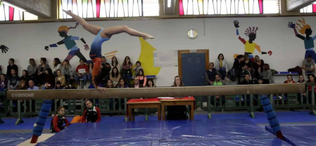 Este fin de semana se celebró la 25ª edición del trofeo de gimnasia artística en Amaya con un centenar de deportistas participantes y con un homenaje a todas las gimnastas que han pasado durante estos años por el club
