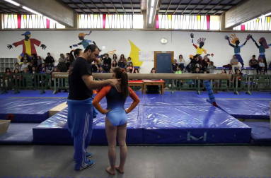 Este fin de semana se celebró la 25ª edición del trofeo de gimnasia artística en Amaya con un centenar de deportistas participantes y con un homenaje a todas las gimnastas que han pasado durante estos años por el club