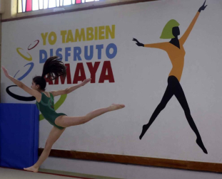 Este fin de semana se celebró la 25ª edición del trofeo de gimnasia artística en Amaya con un centenar de deportistas participantes y con un homenaje a todas las gimnastas que han pasado durante estos años por el club