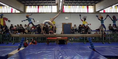 Este fin de semana se celebró la 25ª edición del trofeo de gimnasia artística en Amaya con un centenar de deportistas participantes y con un homenaje a todas las gimnastas que han pasado durante estos años por el club