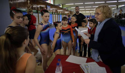 Este fin de semana se celebró la 25ª edición del trofeo de gimnasia artística en Amaya con un centenar de deportistas participantes y con un homenaje a todas las gimnastas que han pasado durante estos años por el club