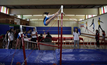 Este fin de semana se celebró la 25ª edición del trofeo de gimnasia artística en Amaya con un centenar de deportistas participantes y con un homenaje a todas las gimnastas que han pasado durante estos años por el club