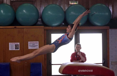 Este fin de semana se celebró la 25ª edición del trofeo de gimnasia artística en Amaya con un centenar de deportistas participantes y con un homenaje a todas las gimnastas que han pasado durante estos años por el club