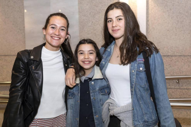 Haizea, Asociación por la danza en Navarra, cerró las actividades organizadas con motivo del Día de la Danza con la habitual Gala de teatro, que tuvo lugar un año más en el Auditorio de Barañáin. Los alumnos y alumnas de la asociación presentaron las coreografías preparadas para tal evento y compartieron el espacio con bailarines profesionales, que fueron los encargados de cerrar el espectáculo.