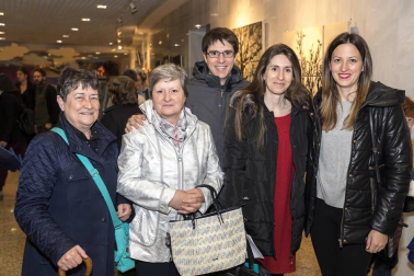 Haizea, Asociación por la danza en Navarra, cerró las actividades organizadas con motivo del Día de la Danza con la habitual Gala de teatro, que tuvo lugar un año más en el Auditorio de Barañáin. Los alumnos y alumnas de la asociación presentaron las coreografías preparadas para tal evento y compartieron el espacio con bailarines profesionales, que fueron los encargados de cerrar el espectáculo.