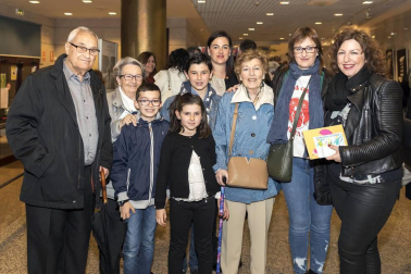 Haizea, Asociación por la danza en Navarra, cerró las actividades organizadas con motivo del Día de la Danza con la habitual Gala de teatro, que tuvo lugar un año más en el Auditorio de Barañáin. Los alumnos y alumnas de la asociación presentaron las coreografías preparadas para tal evento y compartieron el espacio con bailarines profesionales, que fueron los encargados de cerrar el espectáculo.
