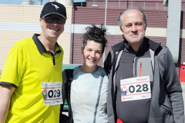 Más de cien trabajadores de 21 empresas navarras participaron en una carrera solidaria el 28 de abril con motivo del Día Mundial de la Seguridad y la Salud en el Trabajo. Bajo el nombre '1ª Carrera por la Seguridad Laboral', la prueba estuvo organizada por Rockwool, internacional presente en tres continentes y con una planta en Caparroso, y contó con la colaboración de la Fundación Industrial Navarra (FIN). Además de buscar aumentar la sensibilización en este ámbito, la carrera sirvió para recoger fondos con destino a la asociación Ibili.