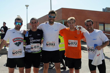 Más de cien trabajadores de 21 empresas navarras participaron en una carrera solidaria el 28 de abril con motivo del Día Mundial de la Seguridad y la Salud en el Trabajo. Bajo el nombre '1ª Carrera por la Seguridad Laboral', la prueba estuvo organizada por Rockwool, internacional presente en tres continentes y con una planta en Caparroso, y contó con la colaboración de la Fundación Industrial Navarra (FIN). Además de buscar aumentar la sensibilización en este ámbito, la carrera sirvió para recoger fondos con destino a la asociación Ibili.