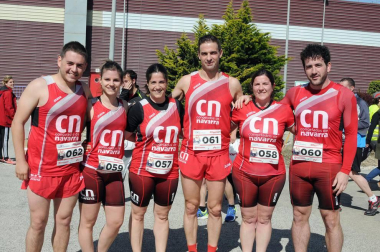 Más de cien trabajadores de 21 empresas navarras participaron en una carrera solidaria el 28 de abril con motivo del Día Mundial de la Seguridad y la Salud en el Trabajo. Bajo el nombre '1ª Carrera por la Seguridad Laboral', la prueba estuvo organizada por Rockwool, internacional presente en tres continentes y con una planta en Caparroso, y contó con la colaboración de la Fundación Industrial Navarra (FIN). Además de buscar aumentar la sensibilización en este ámbito, la carrera sirvió para recoger fondos con destino a la asociación Ibili.