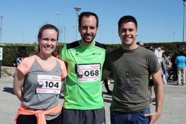 Más de cien trabajadores de 21 empresas navarras participaron en una carrera solidaria el 28 de abril con motivo del Día Mundial de la Seguridad y la Salud en el Trabajo. Bajo el nombre '1ª Carrera por la Seguridad Laboral', la prueba estuvo organizada por Rockwool, internacional presente en tres continentes y con una planta en Caparroso, y contó con la colaboración de la Fundación Industrial Navarra (FIN). Además de buscar aumentar la sensibilización en este ámbito, la carrera sirvió para recoger fondos con destino a la asociación Ibili.