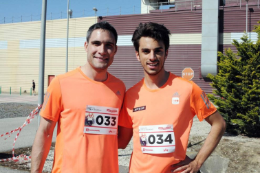 Más de cien trabajadores de 21 empresas navarras participaron en una carrera solidaria el 28 de abril con motivo del Día Mundial de la Seguridad y la Salud en el Trabajo. Bajo el nombre '1ª Carrera por la Seguridad Laboral', la prueba estuvo organizada por Rockwool, internacional presente en tres continentes y con una planta en Caparroso, y contó con la colaboración de la Fundación Industrial Navarra (FIN). Además de buscar aumentar la sensibilización en este ámbito, la carrera sirvió para recoger fondos con destino a la asociación Ibili.