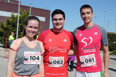 Más de cien trabajadores de 21 empresas navarras participaron en una carrera solidaria el 28 de abril con motivo del Día Mundial de la Seguridad y la Salud en el Trabajo. Bajo el nombre '1ª Carrera por la Seguridad Laboral', la prueba estuvo organizada por Rockwool, internacional presente en tres continentes y con una planta en Caparroso, y contó con la colaboración de la Fundación Industrial Navarra (FIN). Además de buscar aumentar la sensibilización en este ámbito, la carrera sirvió para recoger fondos con destino a la asociación Ibili.