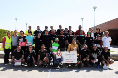 Más de cien trabajadores de 21 empresas navarras participaron en una carrera solidaria el 28 de abril con motivo del Día Mundial de la Seguridad y la Salud en el Trabajo. Bajo el nombre '1ª Carrera por la Seguridad Laboral', la prueba estuvo organizada por Rockwool, internacional presente en tres continentes y con una planta en Caparroso, y contó con la colaboración de la Fundación Industrial Navarra (FIN). Además de buscar aumentar la sensibilización en este ámbito, la carrera sirvió para recoger fondos con destino a la asociación Ibili.