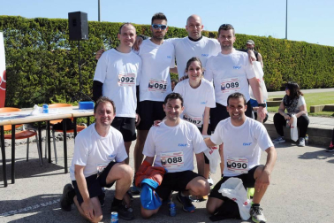 Más de cien trabajadores de 21 empresas navarras participaron en una carrera solidaria el 28 de abril con motivo del Día Mundial de la Seguridad y la Salud en el Trabajo. Bajo el nombre '1ª Carrera por la Seguridad Laboral', la prueba estuvo organizada por Rockwool, internacional presente en tres continentes y con una planta en Caparroso, y contó con la colaboración de la Fundación Industrial Navarra (FIN). Además de buscar aumentar la sensibilización en este ámbito, la carrera sirvió para recoger fondos con destino a la asociación Ibili.