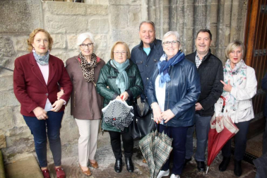 La Coral Nora celebró el domingo 29 de abril un concierto en la iglesia de los Padres Capuchinos. Un evento en el que estuvieron acompañados por el coro San Fermín Abesbatza y que supone el segundo capítulo de los actos organizados por este grupo musical con motivo de su 50 aniversario. En próximas fechas asistirán invitados al encuentro coral Musikaste de Errentería, participarán en la Misa-Homenaje a los Reyes de Navarra en Leyre e incluso viajarán a Praga, donde también darán a conocer su trabajo musical.