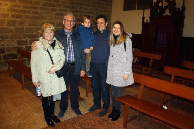 La Coral Nora celebró el domingo 29 de abril un concierto en la iglesia de los Padres Capuchinos. Un evento en el que estuvieron acompañados por el coro San Fermín Abesbatza y que supone el segundo capítulo de los actos organizados por este grupo musical con motivo de su 50 aniversario. En próximas fechas asistirán invitados al encuentro coral Musikaste de Errentería, participarán en la Misa-Homenaje a los Reyes de Navarra en Leyre e incluso viajarán a Praga, donde también darán a conocer su trabajo musical.