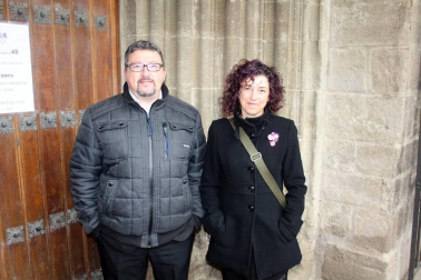 La Coral Nora celebró el domingo 29 de abril un concierto en la iglesia de los Padres Capuchinos. Un evento en el que estuvieron acompañados por el coro San Fermín Abesbatza y que supone el segundo capítulo de los actos organizados por este grupo musical con motivo de su 50 aniversario. En próximas fechas asistirán invitados al encuentro coral Musikaste de Errentería, participarán en la Misa-Homenaje a los Reyes de Navarra en Leyre e incluso viajarán a Praga, donde también darán a conocer su trabajo musical.