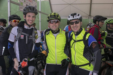 800 amantes de la bicicleta disfrutaron el 28 de abril de la décima edición de la marcha Ibaigorri BTT. Lerín se volcó un año más en los preparativos y acogió a los deportistas, llegados de diferentes poblaciones navarras y nacionales, que además de disfrutar de los paisajes naturales que rodean a esta localidad también pudieron hacerse con obsequios de los organizadores gracias a un sorteo.