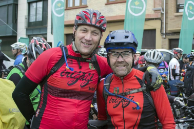 800 amantes de la bicicleta disfrutaron el 28 de abril de la décima edición de la marcha Ibaigorri BTT. Lerín se volcó un año más en los preparativos y acogió a los deportistas, llegados de diferentes poblaciones navarras y nacionales, que además de disfrutar de los paisajes naturales que rodean a esta localidad también pudieron hacerse con obsequios de los organizadores gracias a un sorteo.