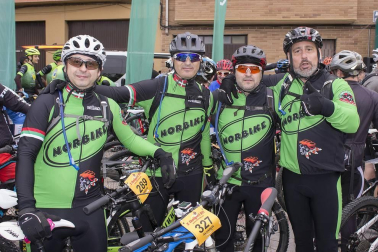 800 amantes de la bicicleta disfrutaron el 28 de abril de la décima edición de la marcha Ibaigorri BTT. Lerín se volcó un año más en los preparativos y acogió a los deportistas, llegados de diferentes poblaciones navarras y nacionales, que además de disfrutar de los paisajes naturales que rodean a esta localidad también pudieron hacerse con obsequios de los organizadores gracias a un sorteo.
