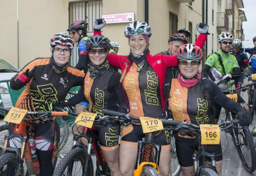800 amantes de la bicicleta disfrutaron el 28 de abril de la décima edición de la marcha Ibaigorri BTT. Lerín se volcó un año más en los preparativos y acogió a los deportistas, llegados de diferentes poblaciones navarras y nacionales, que además de disfrutar de los paisajes naturales que rodean a esta localidad también pudieron hacerse con obsequios de los organizadores gracias a un sorteo.
