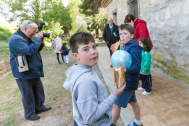 El intenso viento no impidió que cientos de tudelanos degustaran las tradicionales 'culecas'