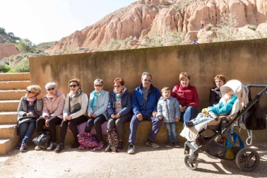 El intenso viento no impidió que cientos de tudelanos degustaran las tradicionales 'culecas'