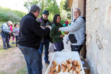 El intenso viento no impidió que cientos de tudelanos degustaran las tradicionales 'culecas'