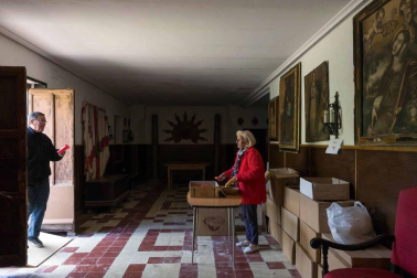 El intenso viento no impidió que cientos de tudelanos degustaran las tradicionales 'culecas'
