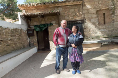 El intenso viento no impidió que cientos de tudelanos degustaran las tradicionales 'culecas'