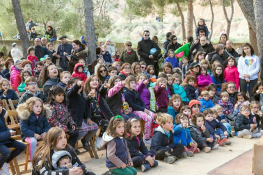 El intenso viento no impidió que cientos de tudelanos degustaran las tradicionales 'culecas'
