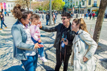 Amaia Romero y Alfred García visitan Lisboa antes del primer ensayo en el estadio Altice Arena, donde se celebrará el festival de Eurovisión