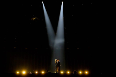 Amaia Romero y Alfred García visitan Lisboa antes del primer ensayo en el estadio Altice Arena, donde se celebrará el festival de Eurovisión