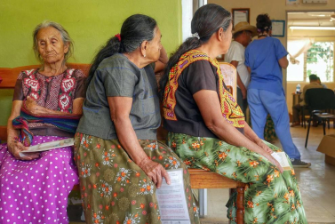 El bombero y cooperante Xabi Luna, vecino de Mutilva, viajó a México para llevar dinero y medicamentos al estado de Oaxaca, uno de los más afectados por los terremotos del pasado septiembre. Ahora relata en primera persona su experiencia allí