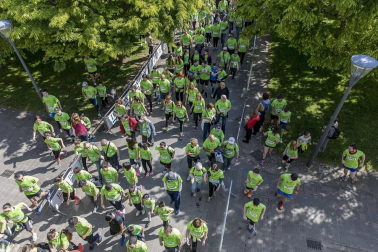 Un sol radiante se une a la V Marcha contra el Cáncer en Pamplona
