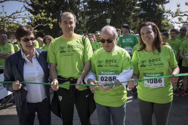 Un sol radiante se une a la V Marcha contra el Cáncer en Pamplona