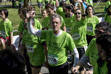 Un sol radiante se une a la V Marcha contra el Cáncer en Pamplona