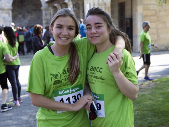 Un sol radiante se une a la V Marcha contra el Cáncer en Pamplona