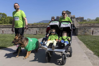 Un sol radiante se une a la V Marcha contra el Cáncer en Pamplona
