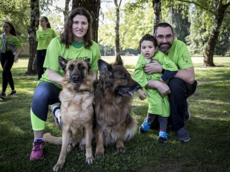 Un sol radiante se une a la V Marcha contra el Cáncer en Pamplona